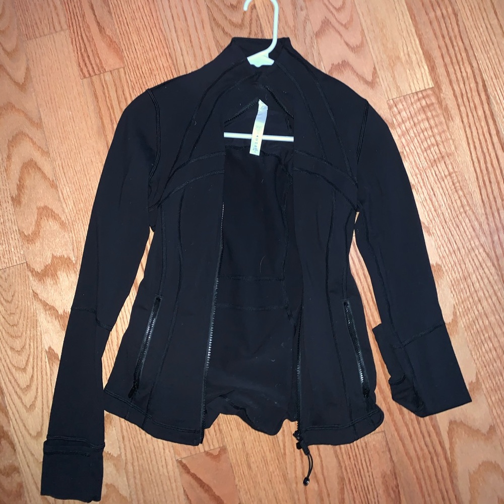 BRAND NEW, NEVER WORN lululemon jacket! size 2